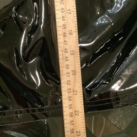 Women’s unbranded black ruched side and zipper side polyurethane liquid skirt - Picture 7 of 11